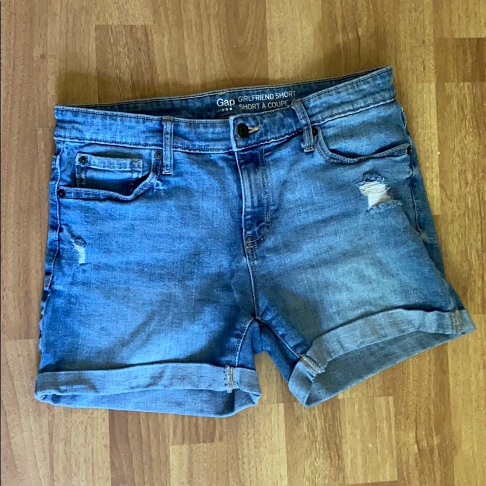 gap distressed girlfriend short size 8